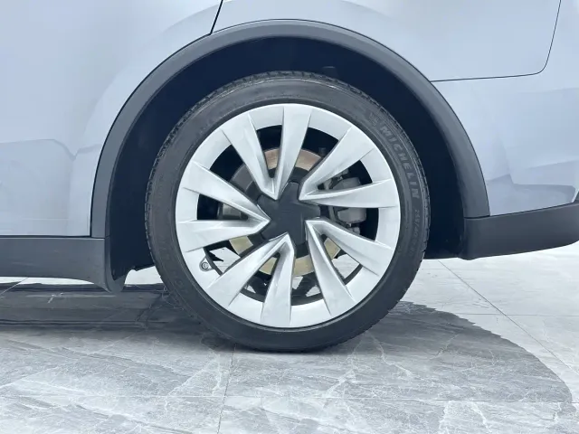 Tesla Model Y 2025 Facelift Long Range All-Wheel Drive — Фото автомобиля 14