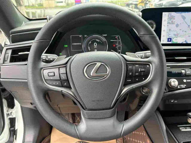 Lexus ES — Фото автомобиля 23