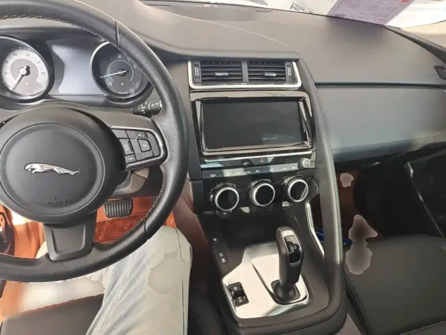 Jaguar E-PACE — Фото автомобиля 9