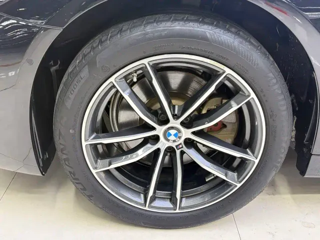 BMW 5 Series — Фото автомобиля 8