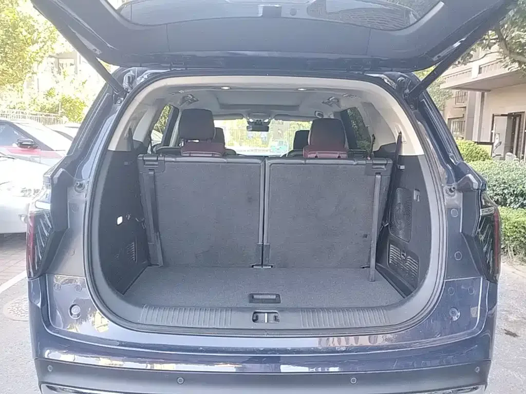 Hongqi Hongqi HS7 2023 2.0T Automatic 4WD Flag Leader Edition (6-seater) — Фото автомобиля 14