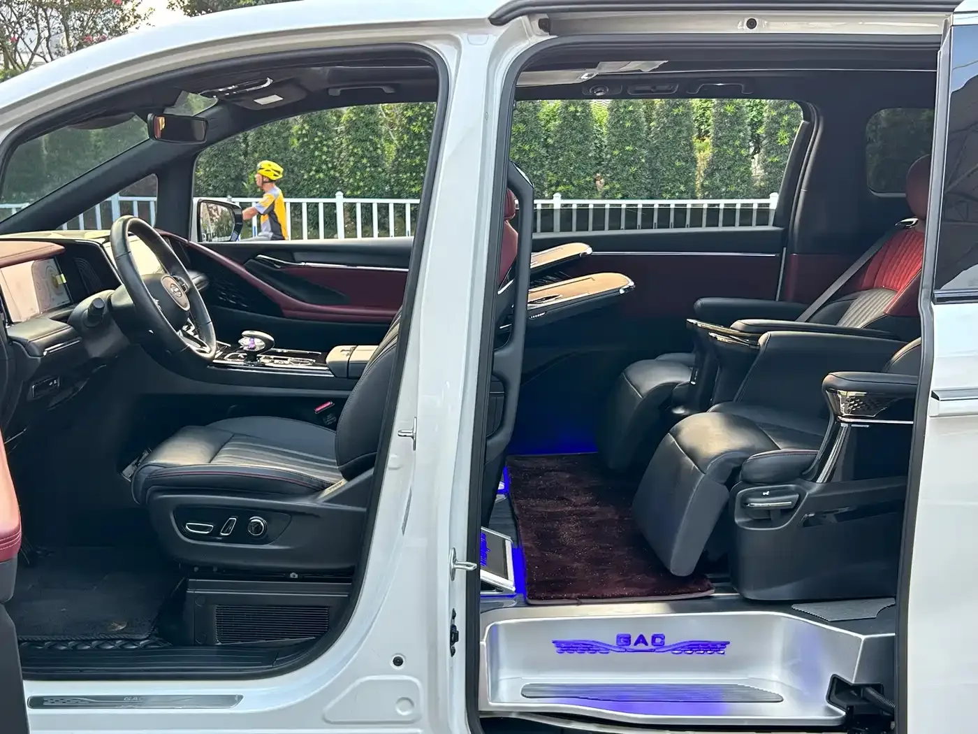 GAC Trumpchi Trumpchi M8 2023 Model Master Series Hybrid Ultimate Edition — Фото автомобиля 14