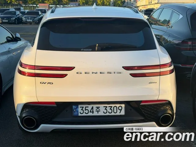 Genesis GV70 — Фото автомобиля 3