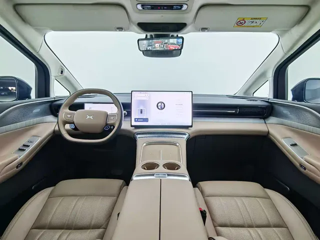 Xpeng X9 — Фото автомобиля 11