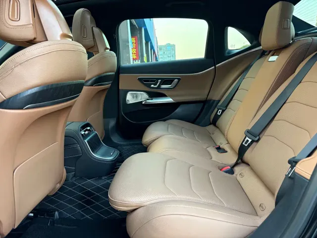 Mercedes-Benz E-Class — Фото автомобиля 14