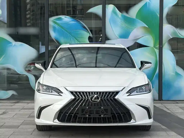Lexus ES — Фото автомобиля 17