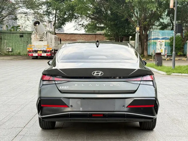 Hyundai Elantra — Фото автомобиля 5