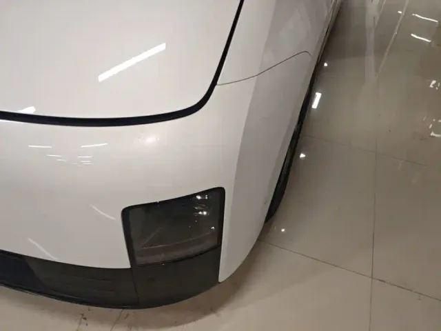 Li Auto MEGA — Фото автомобиля 23