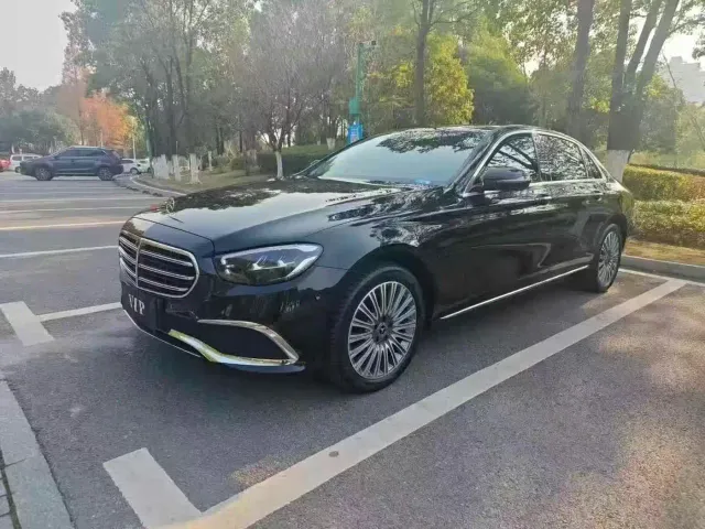 Фотография автомобиля — Mercedes-Benz E-Class