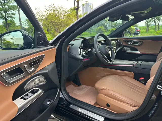 Mercedes-Benz E-Class — Фото автомобиля 4
