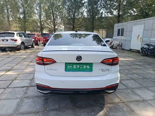 Volkswagen Lavida — Фото автомобиля 5