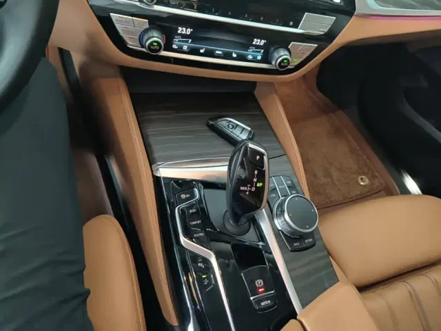 BMW 6 Series Gran Turismo — Фото автомобиля 13