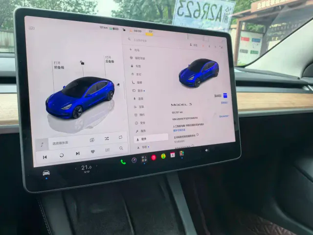 Tesla Model 3 — Фото автомобиля 11