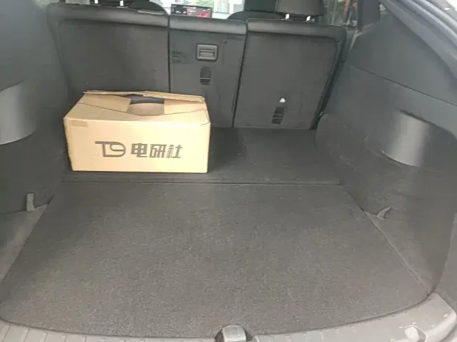Tesla Model Y — Фото автомобиля 18