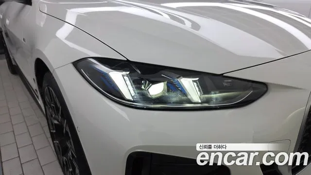 BMW i4 — Фото автомобиля 21