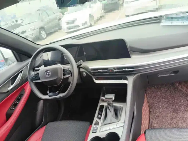 Changan CS35 Plus — Фото автомобиля 12