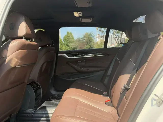 BMW 5 Series — Фото автомобиля 7