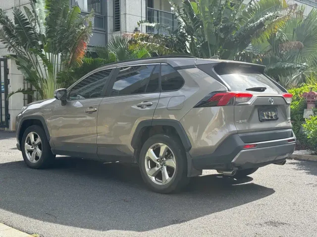 Toyota RAV4 Rongfang Dual Engine E+ — Фото автомобиля 7