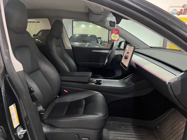 Tesla Model Y — Фото автомобиля 10