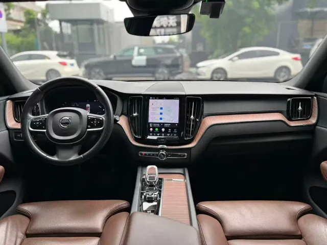 Volvo XC60 — Фото автомобиля 10