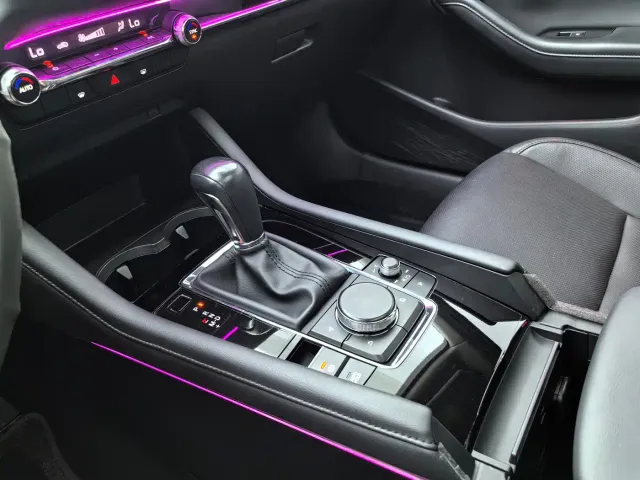 Mazda Axela — Фото автомобиля 23
