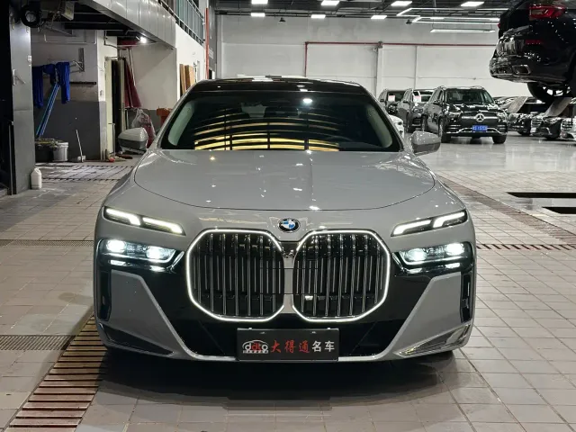 BMW 7 Series — Фото автомобиля 2