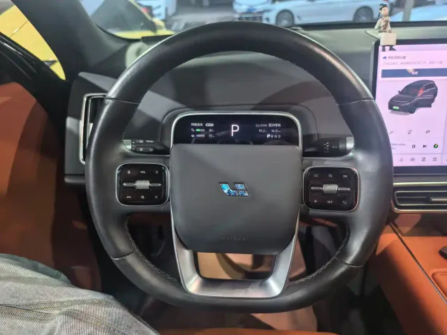 Li Auto L8 — Фото автомобиля 8