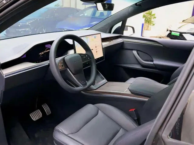 Tesla Model X — Фото автомобиля 4