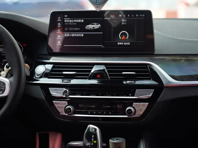 BMW 5 Series — Фото автомобиля 9
