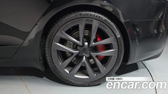 Tesla Model S — Фото автомобиля 20