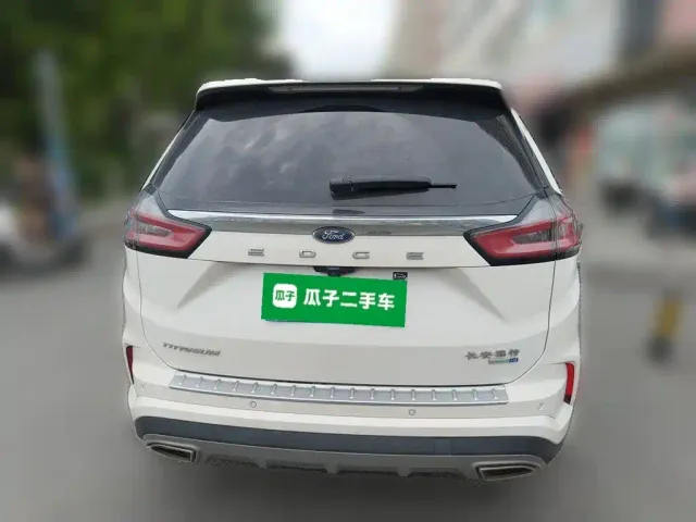 Ford Edge — Фото автомобиля 3