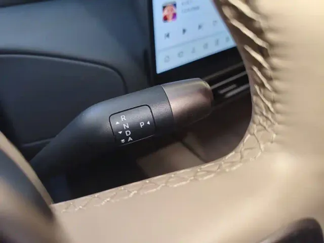 Li Auto MEGA — Фото автомобиля 13