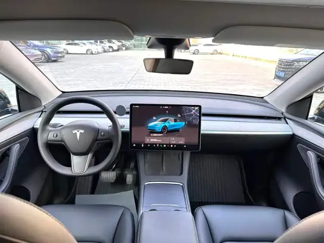 Tesla Model Y — Фото автомобиля 4