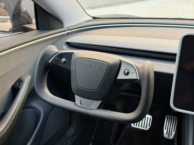 Tesla Model 3 — Фото автомобиля 11