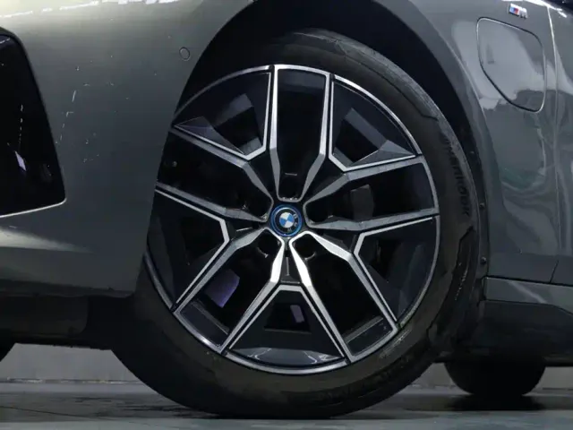 BMW i5 — Фото автомобиля 3