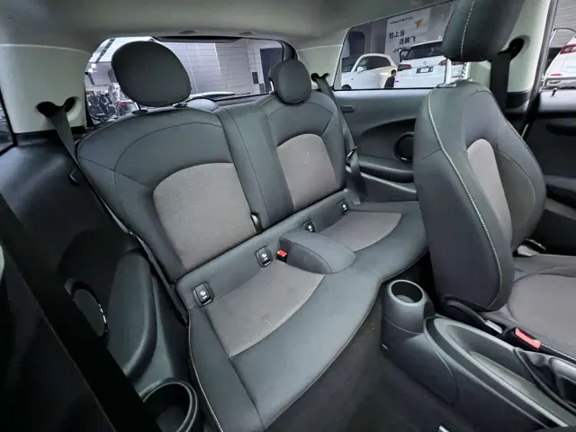 MINI Hatch — Фото автомобиля 9