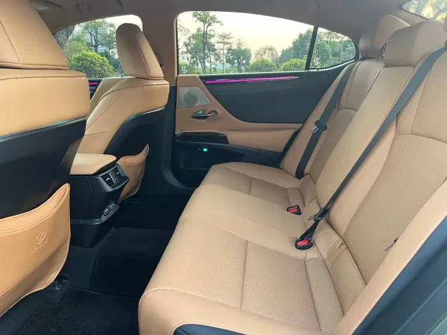 Lexus ES — Фото автомобиля 14