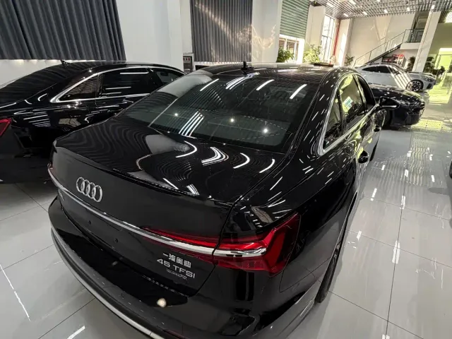 Audi A6L — Фото автомобиля 8