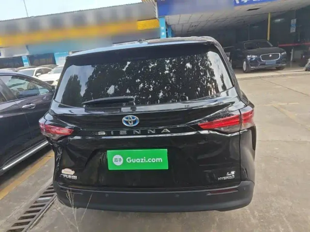 Toyota Sienna — Фото автомобиля 5
