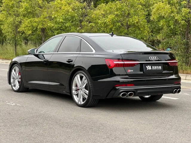 Audi S6 — Фото автомобиля 4