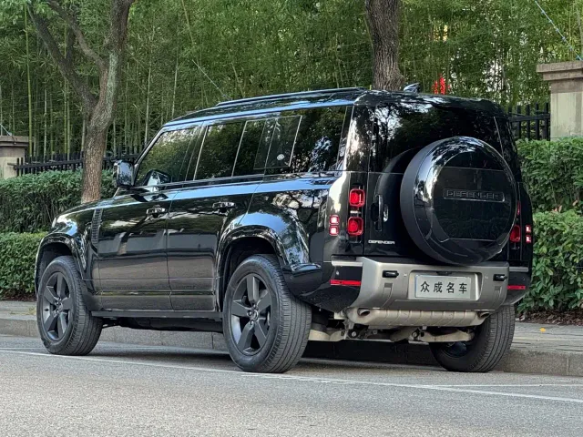 Land Rover Defender — Фото автомобиля 4