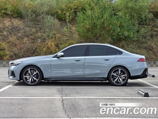 BMW 5 Series G60 — Фото автомобиля 5