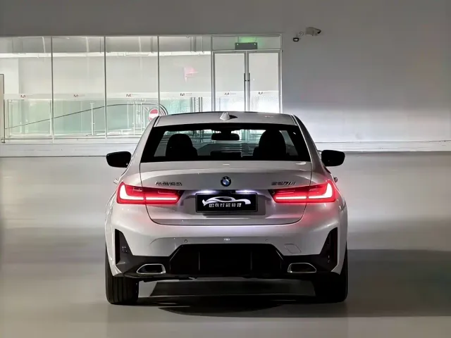 BMW 3 Series — Фото автомобиля 9