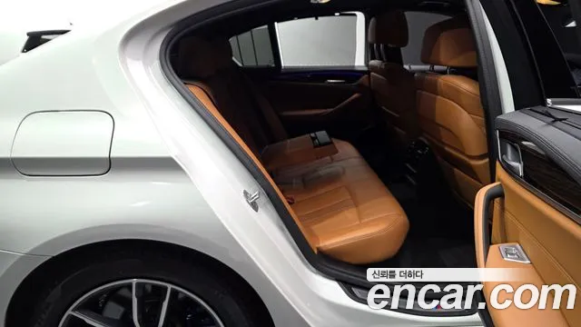 BMW 5-Series — Фото автомобиля 10