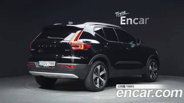Вольво XC40 B4 Ultra Bright — Фото автомобиля 2