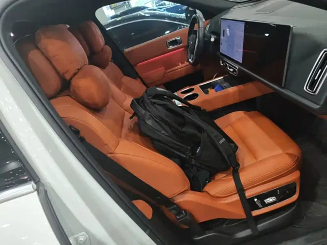 Li Auto L7 — Фото автомобиля 24