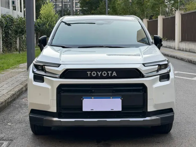 Toyota RAV4 — Фото автомобиля 2