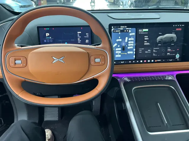 Xpeng G9 — Фото автомобиля 11