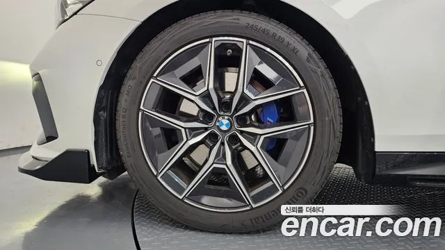 BMW 5 Series G60 — Фото автомобиля 5