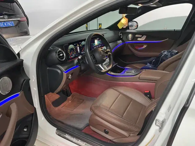 Mercedes-Benz E-Class — Фото автомобиля 3